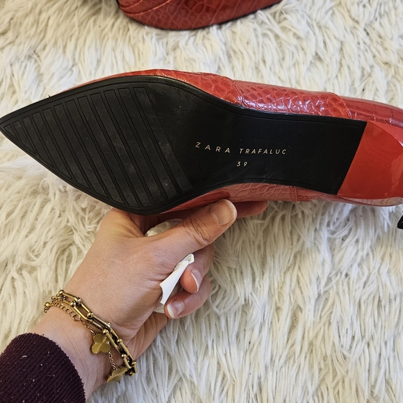 Zara Red Croc-Patterned Heels - Picture 3 of 3